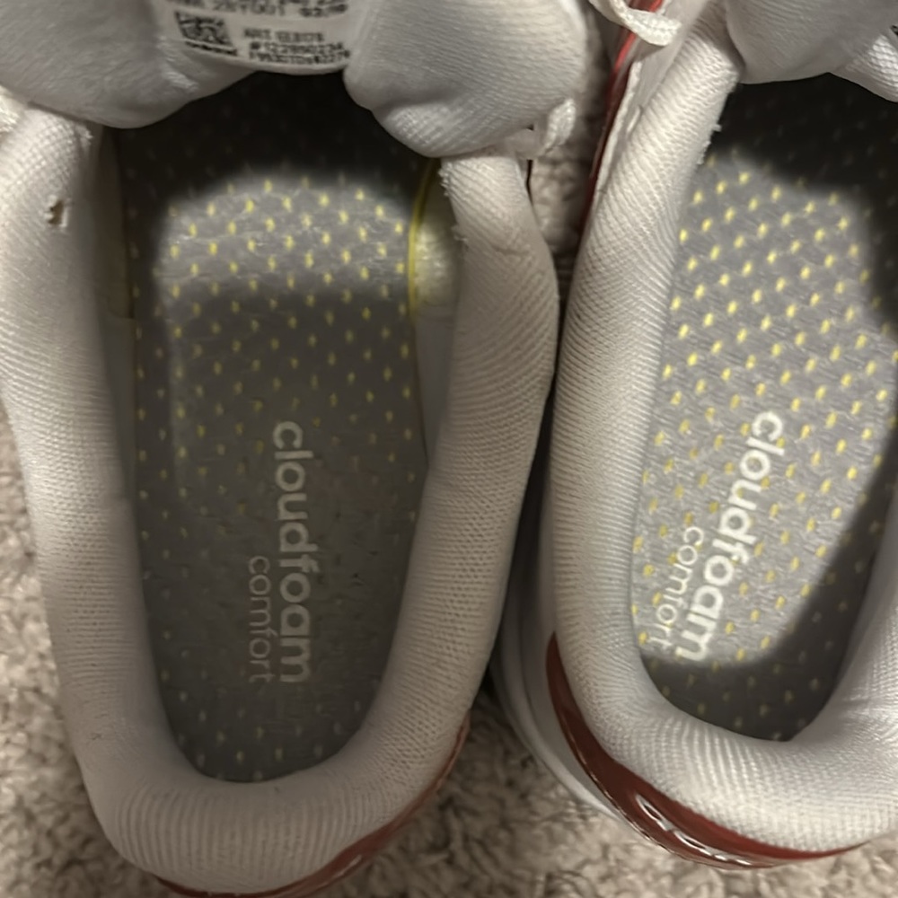 Size 7 adidas - Picture 5 of 5